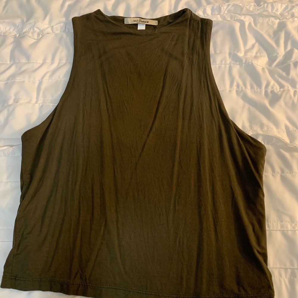 SUPER CUTE OLIVE GREEN TANK😍